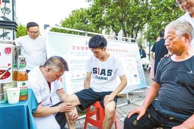 巡察搭台 让爱心义诊惠及群众