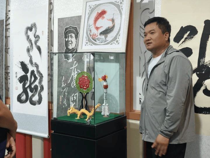 钢都爱心使者在行动｜残疾人文创手工艺品展迎来暑期参观热潮