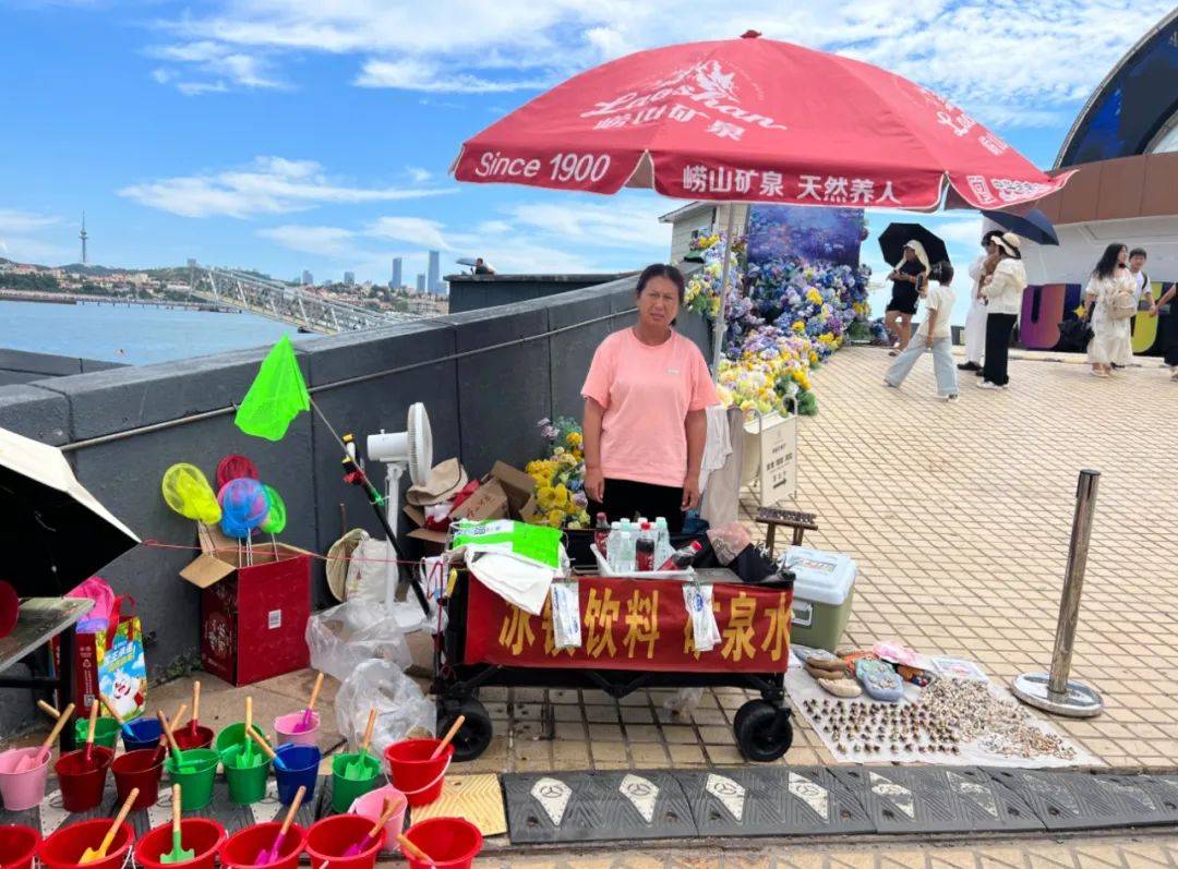 跳海救人的“玉米阿姨”遭网络恶评，女儿回应