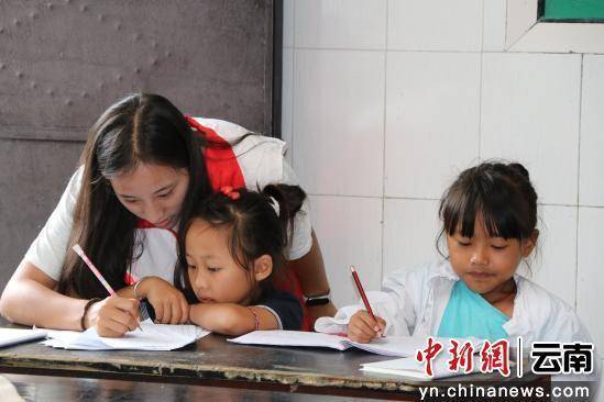 澜沧县23个爱心托管班情暖千名孩子