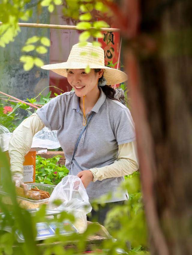 带村里46名老人旅游，河南姑娘李福贵又被全网点赞！